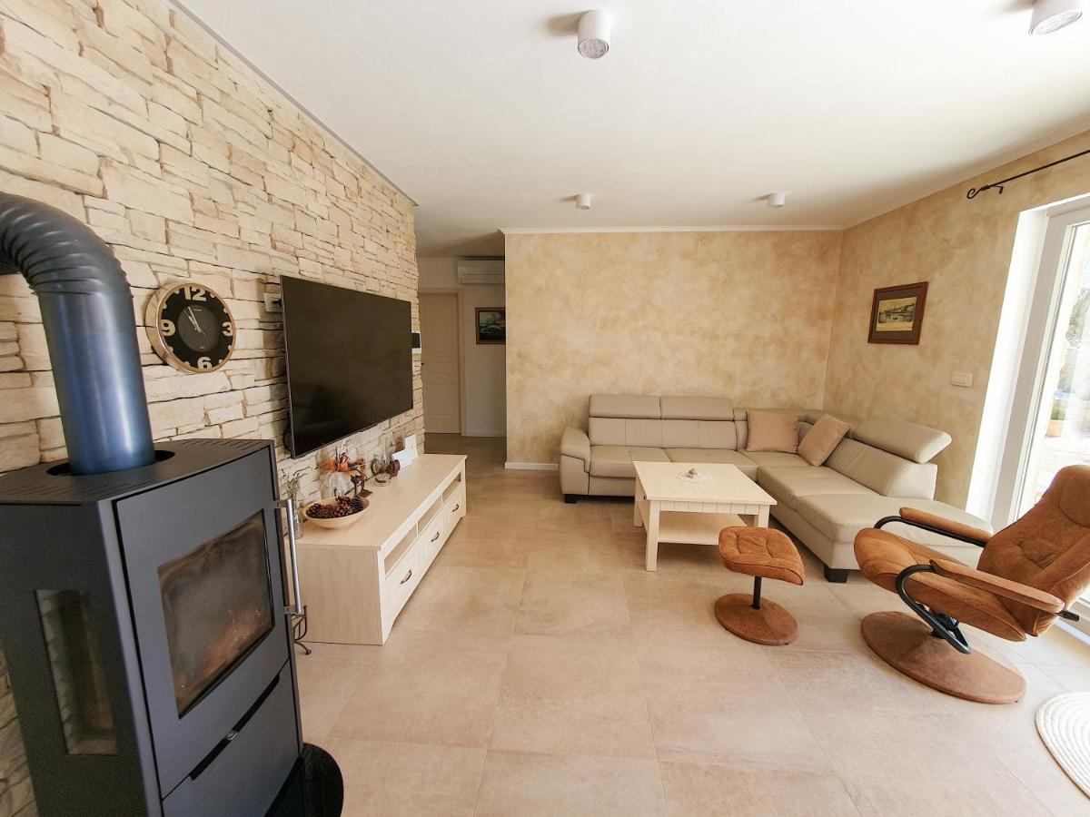 Villa Alara - Charming Villa With Heated Swimming Pool Milohnici Εξωτερικό φωτογραφία