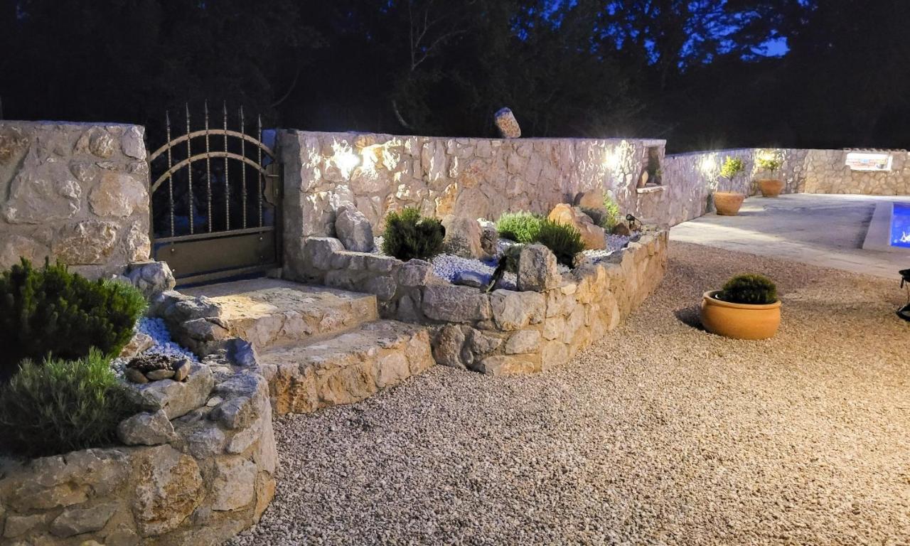 Villa Alara - Charming Villa With Heated Swimming Pool Milohnici Εξωτερικό φωτογραφία