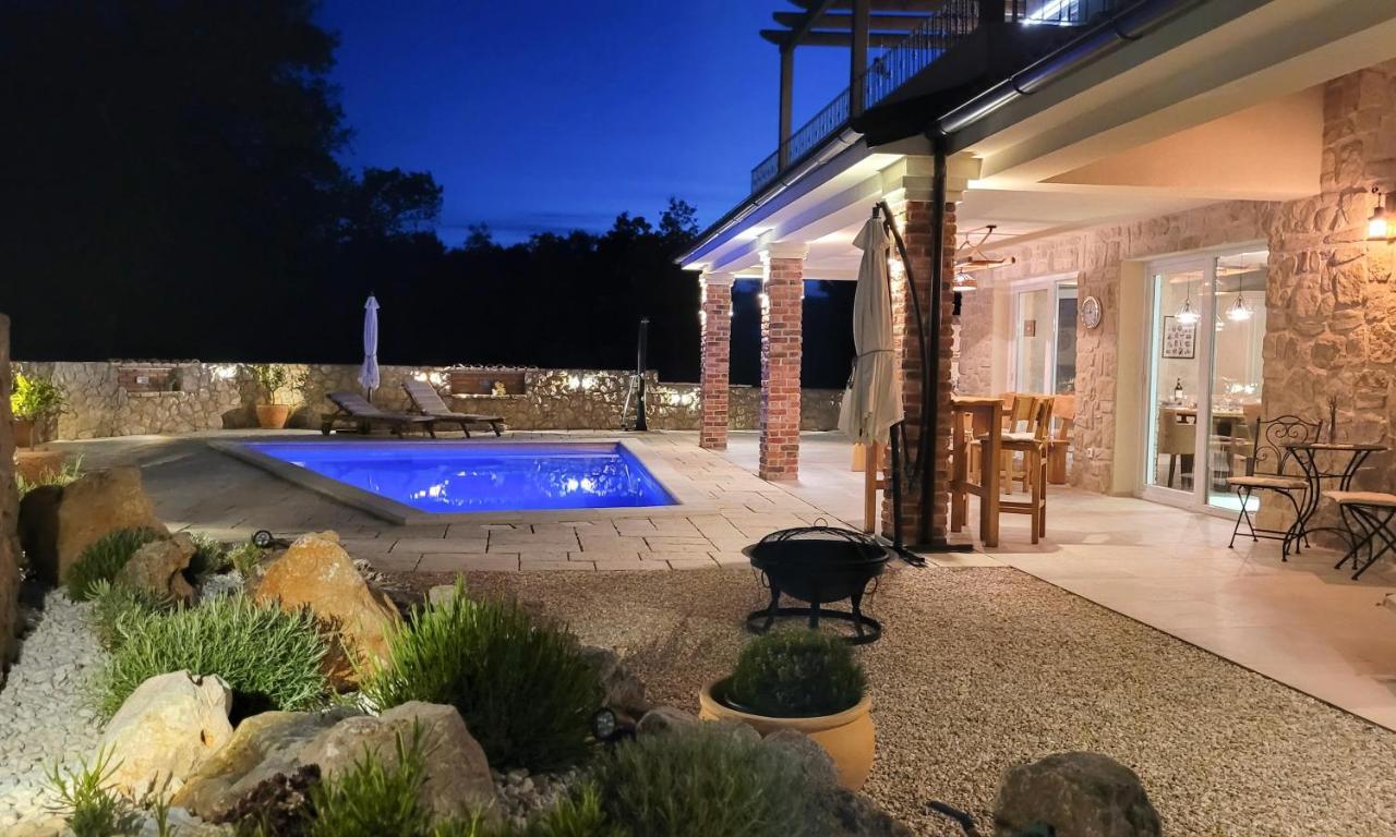 Villa Alara - Charming Villa With Heated Swimming Pool Milohnici Εξωτερικό φωτογραφία