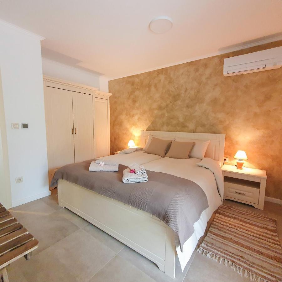 Villa Alara - Charming Villa With Heated Swimming Pool Milohnici Εξωτερικό φωτογραφία