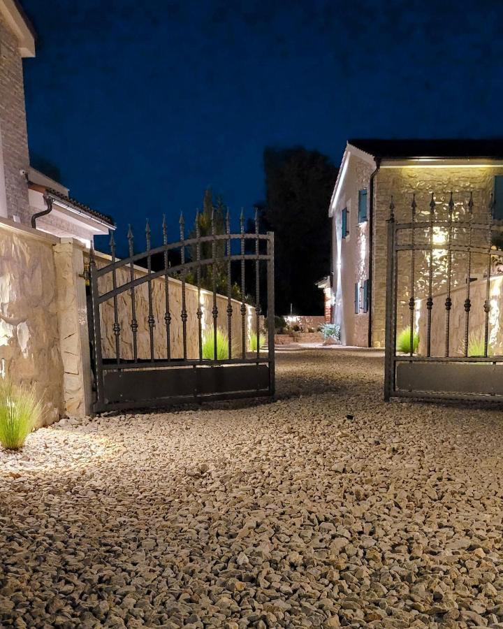 Villa Alara - Charming Villa With Heated Swimming Pool Milohnici Εξωτερικό φωτογραφία